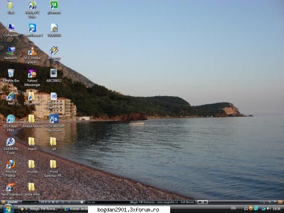 Aratati desktopul - Asta e dupa ce am facut curatenie :)) Aveam - Jocuri distractive si de inteligenta